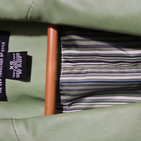 Genuine Leather Coat Brand New...will Also Fit Small And Xs. - Picture 2 of 7